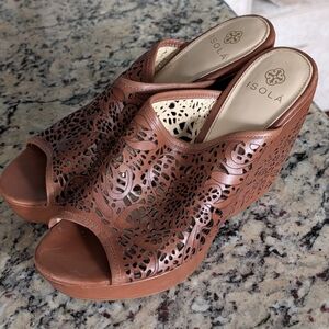 Isola Women's Brown Floral Laser-Cut Wedges Sz 7/7.5